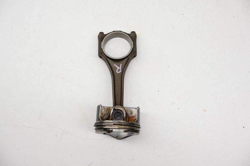 Piston w/ Connecting Rod 06E107066EE — Used (SKU 718381)