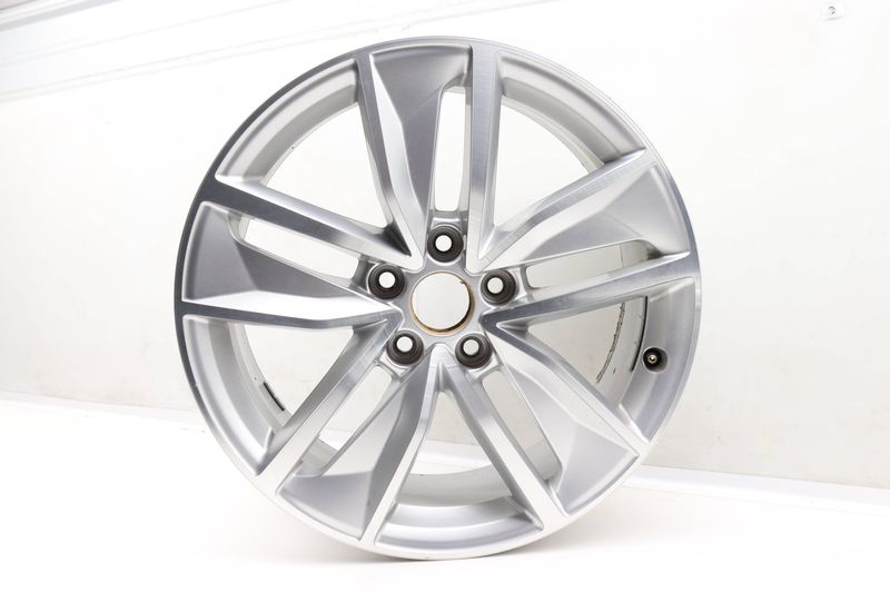 18" Inch Alloy Rim / Wheel 8U0601025AN — Used (SKU 564970)