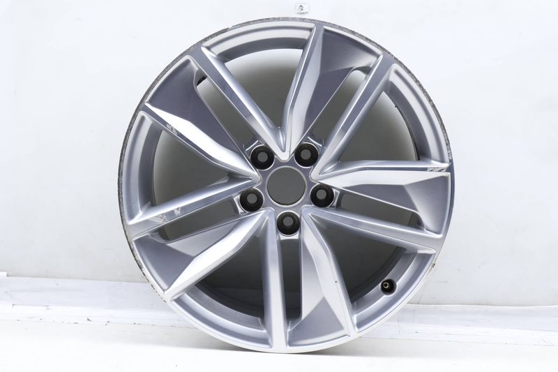 18" Inch Alloy Rim / Wheel 8U0601025AN — Used (SKU 665861)