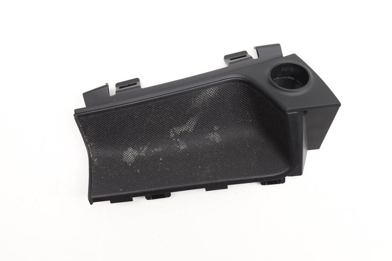 Center Console Tray / Engine Start / Stop Switch Trim 8U1864131A — Used (SKU 564706)