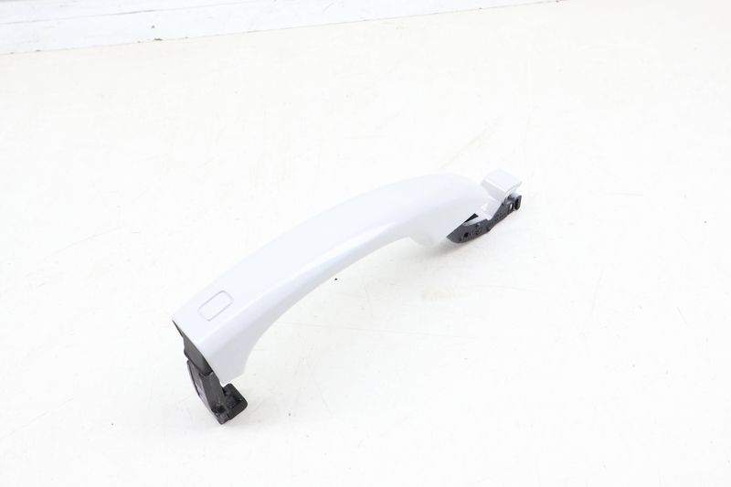 Exterior Door Handle 8T0837205A — Used (SKU 665609)