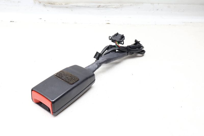 Seat Belt Buckle / Receiver 8R0857756D — Used (SKU 665577)