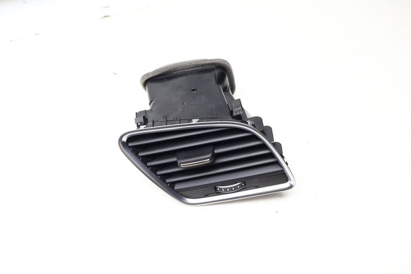Dash Air Vent 8U1820902E — Used (SKU 665530)