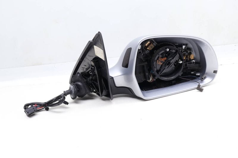 Side View Door Mirror Assembly 8U1857410G — Used (SKU 635568)
