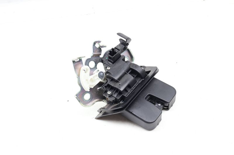 Trunk Latch / Lock 8R0827505A — Used (SKU 665725)