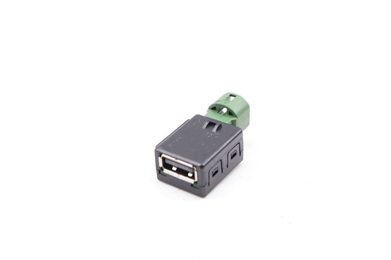 USB Port / Connector 5Q0035726 — Used (SKU 665649)