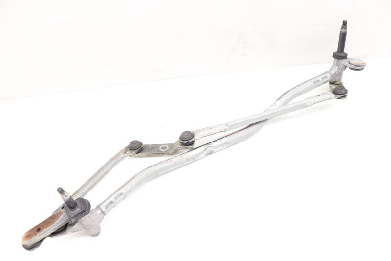 Windshield Wiper Transmission / Bracket 8U1955023 — Used (SKU 564764)