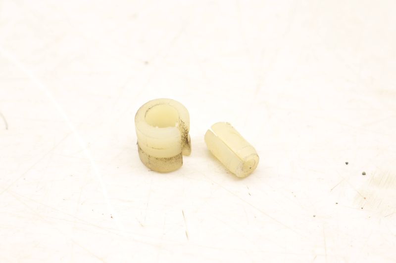 Door Window Glass Pin 8K0845867 — Used (SKU 537096)