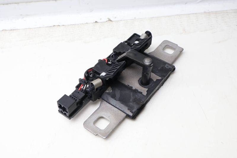 Trunk Latch Striker Plate 80A827507 — Used (SKU 624441)