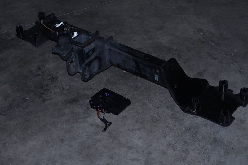Bumper Reinforcement / Trailer Hitch Kit 4M0803881A — Used (SKU 724698)