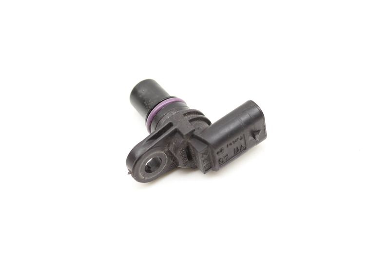 Cam / Camshaft Position Sensor 04C907601 — Used (SKU 588579)