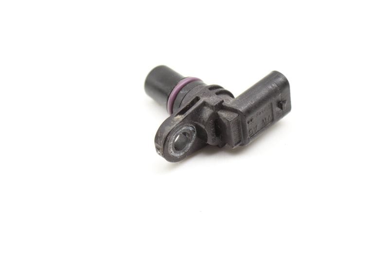 Cam / Camshaft Position Sensor 04C907601 — Used (SKU 598104)