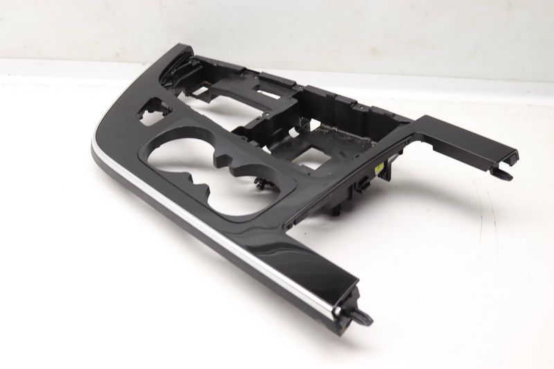 Center Console / Shifter Trim 4M1864241AF — Used (SKU 588700)
