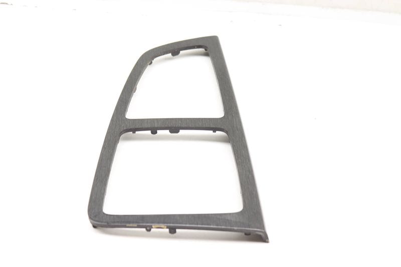 Center Console Trim 4M1863321P — Used (SKU 588687)