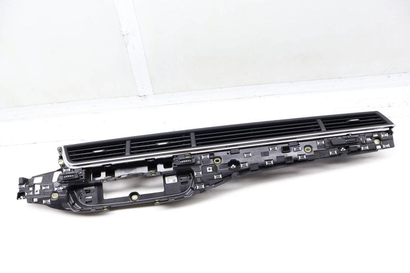 Dash Air Vent Assembly 4M1820902AP — Used (SKU 724410)