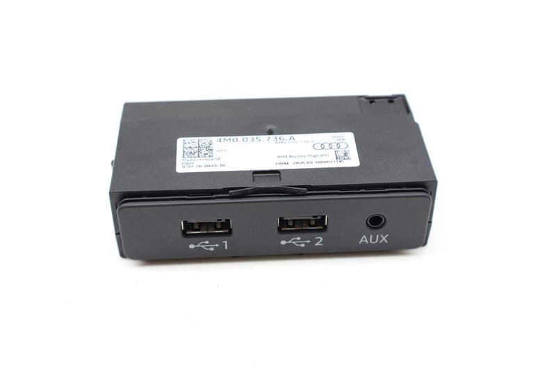 Dual USB / AUX-IN Socket 4M0035736A — Used (SKU 724278)