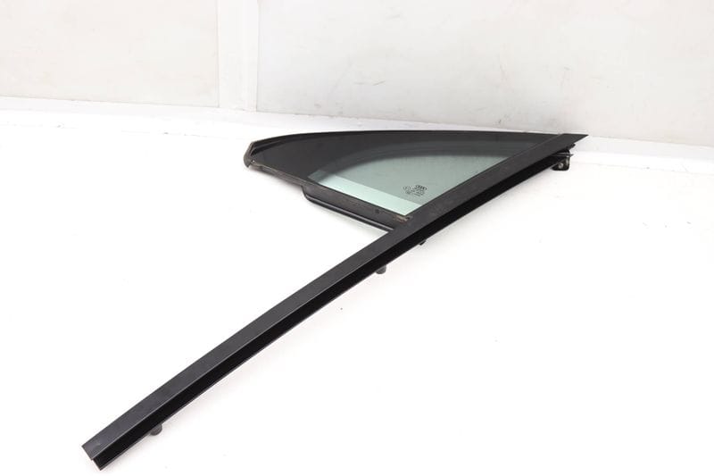 Side Door Window Glass 4M0845113 — Used (SKU 588618)