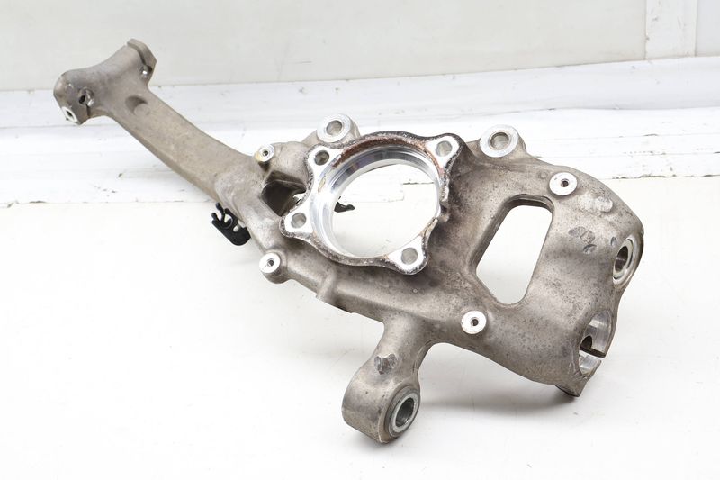 Spindle Knuckle / Wheel Bearing Housing 4M0407241J — Used (SKU 724581)