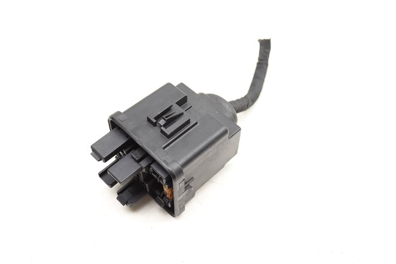Fuse Box / Relay Housing 8W0937124A — Used (SKU 505633)