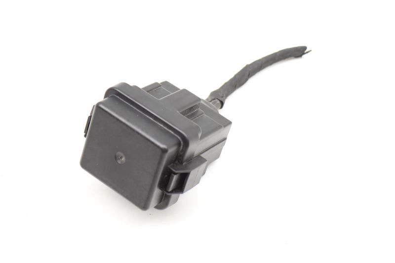 Fuse Box / Relay Housing 8W0937124A — Used (SKU 571547)