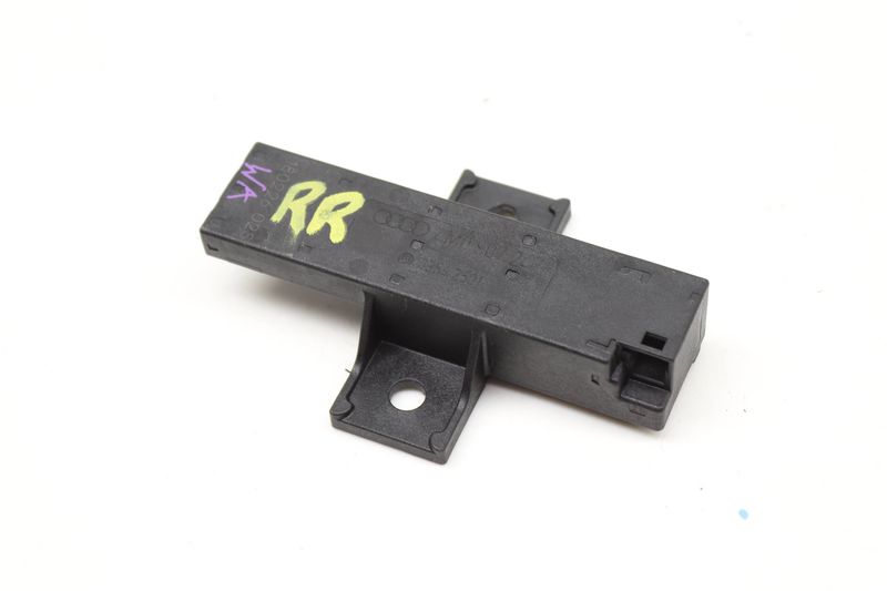 Kessy / Keyless Entry Antenna 4M0907247 — Used (SKU 598183)