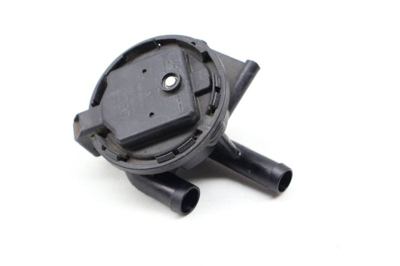 Leak Detection Pump / Pressure Switch 8K0906253K — Used (SKU 724560)