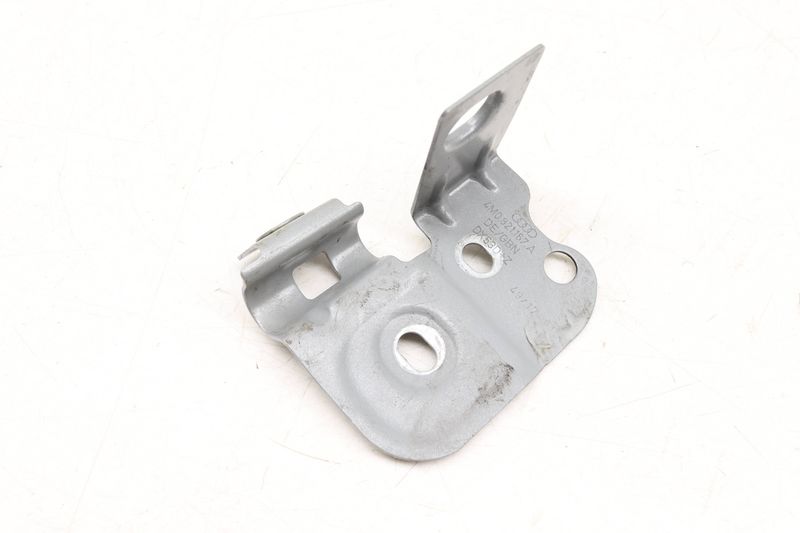 Fender Mount Bracket 4M0821167A — Used (SKU 505613)