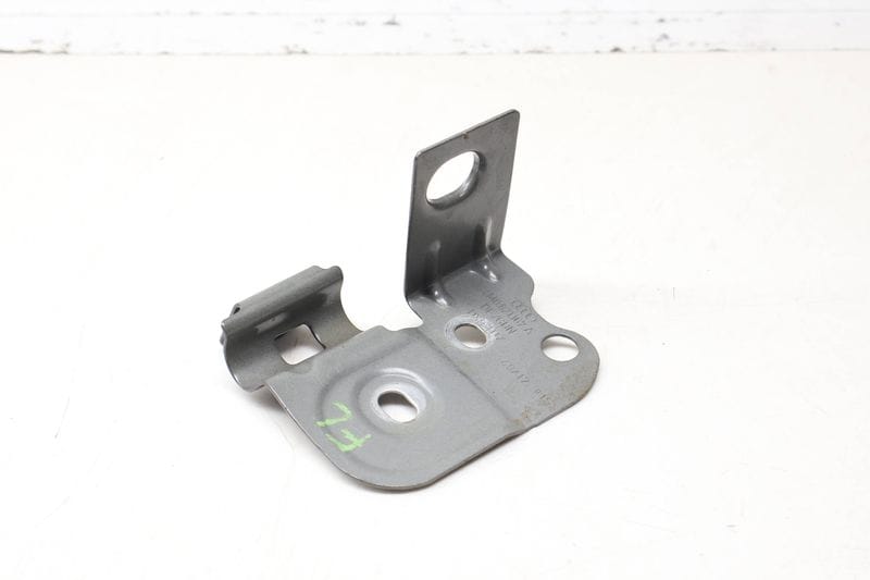 Fender Mount Bracket 4M0821167A — Used (SKU 724480)