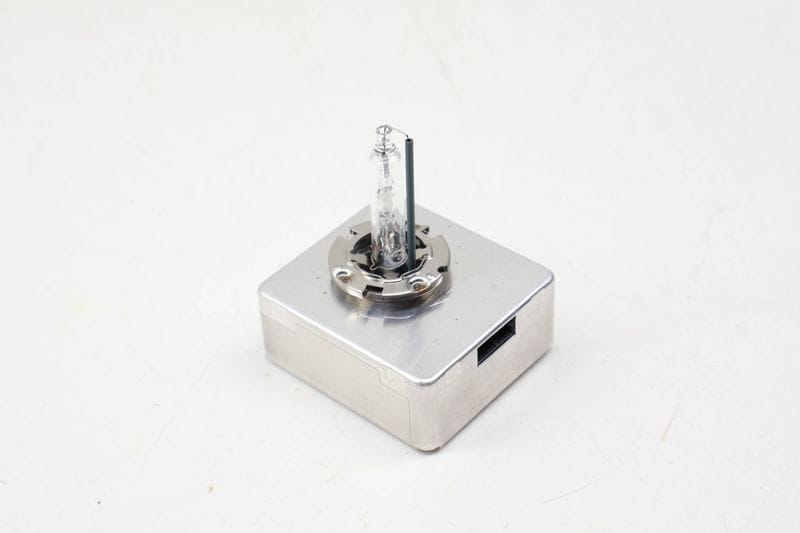 D5S HID Xenon Headlight Bulb 8W0941235 — Used (SKU 724492)