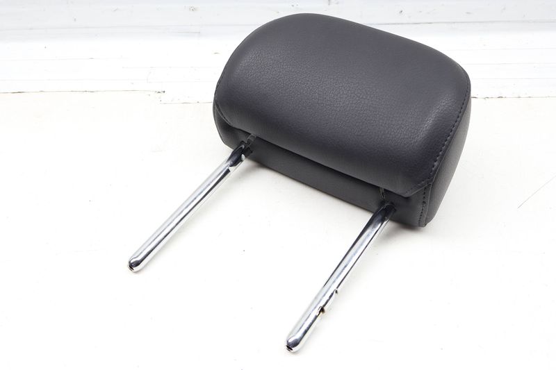 Outer Seat Headrest / Head Rest (2ND ROW) 4M0883901P — Used (SKU 724528)