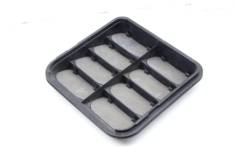 Quarter Panel Cabin Pressure Relief Vent / Grille 4M0819181 — Used (SKU 724458)
