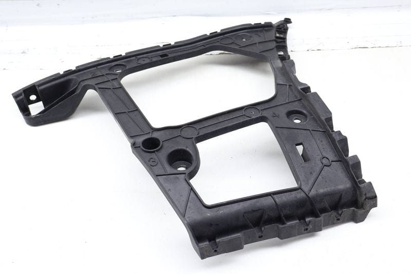 Bumper Guide / Mount Bracket 4M0807454 — Used (SKU 724467)