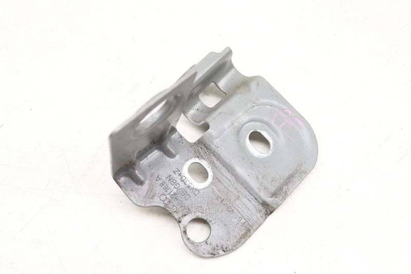 Fender Mount Bracket 4M0821168A — Used (SKU 505614)