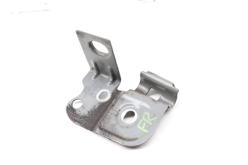 Fender Mount Bracket 4M0821168A — Used (SKU 724325)
