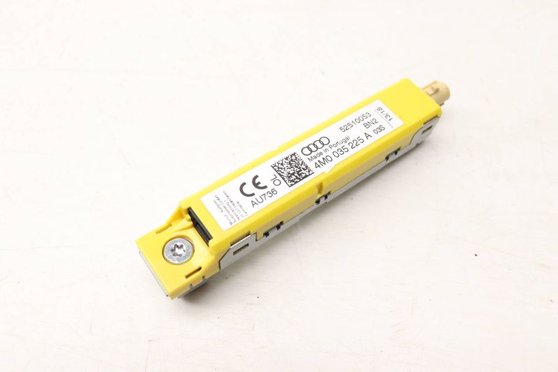 Upper Antenna Booster 4M0035225A — Used (SKU 505587)