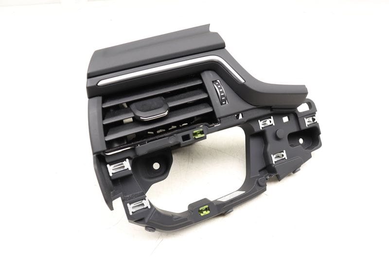 Dash Air Vent 8W1820901B — Used (SKU 542477)