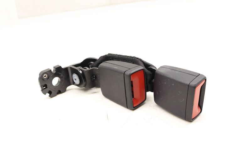 Seat Belt Buckle / Receiver (DOUBLE) 8W0857739C — Used (SKU 542687)