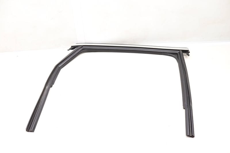 Door Window Glass Channel / Seal 8W5839432D — Used (SKU 543160)