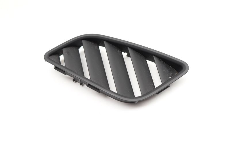 Upper Dash Defrost Vent 8W1819794 — Used (SKU 542540)