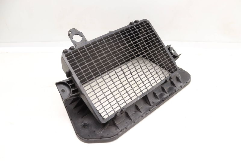 Cabin Air Intake / HVAC Duct 8W1819904A — Used (SKU 545468)