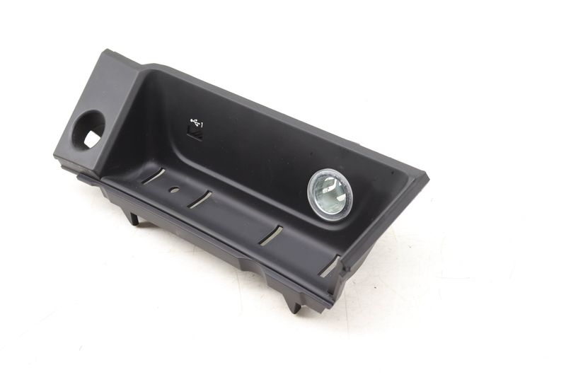 Center Console Storage Bin / Tray 8W1864131C — Used (SKU 545217)
