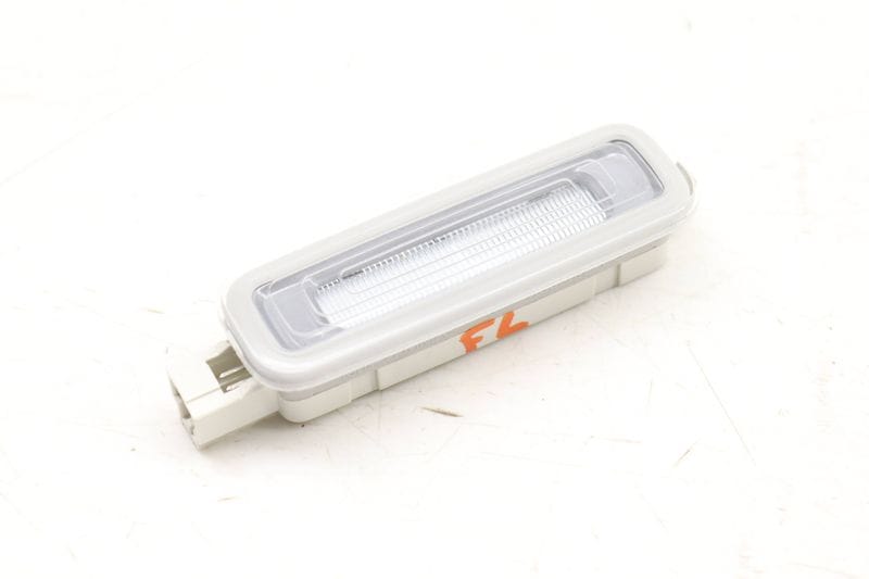 Dome / Reading Light 4M0947105 — Used (SKU 545071)