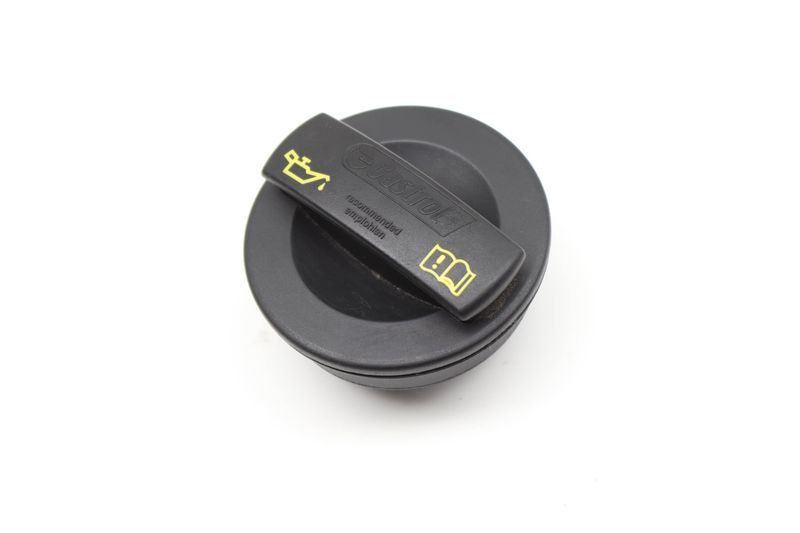 Engine Oil Cap 079103485 — Used (SKU 559193)