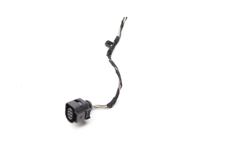 Outer Tail Light / Lamp Wiring Connector Pigtail — Used (SKU 558829)