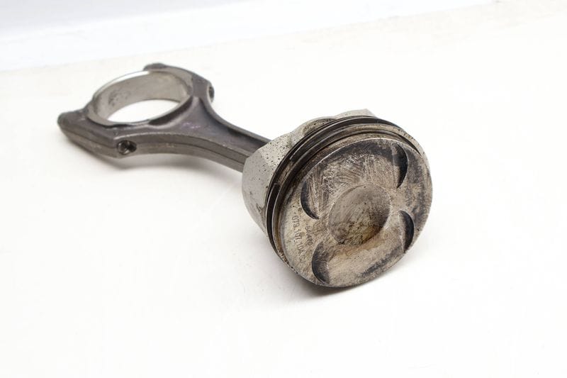 Piston w/ Connecting Rod 079107066EN — Used (SKU 637032)