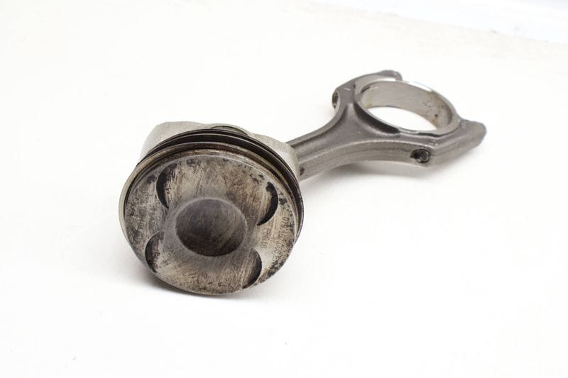Piston w/ Connecting Rod 079107066EN — Used (SKU 637033)