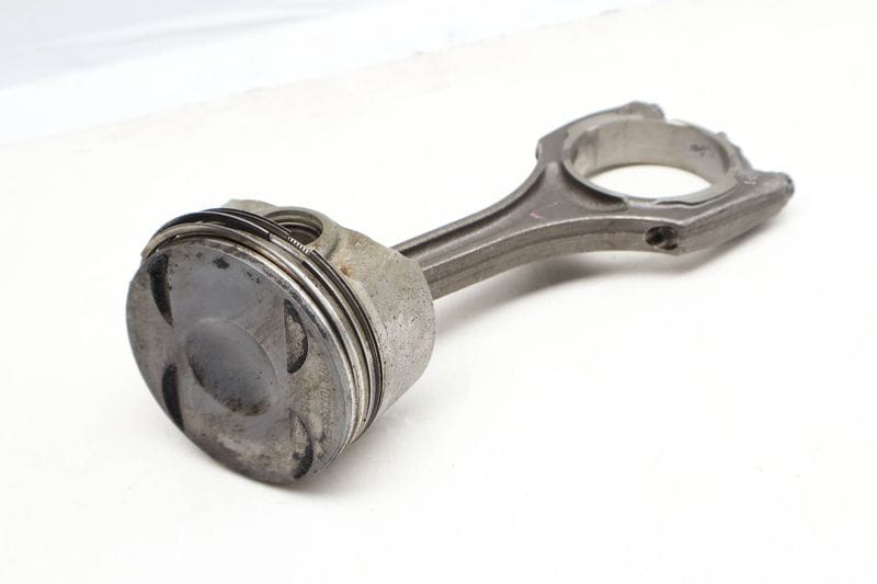 Piston w/ Connecting Rod 079107066EN — Used (SKU 637034)