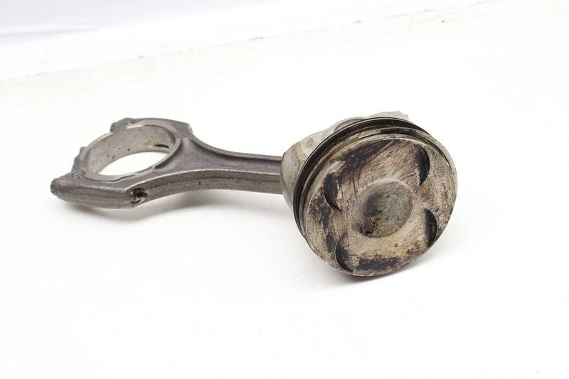 Piston w/ Connecting Rod 079107066EN — Used (SKU 637035)