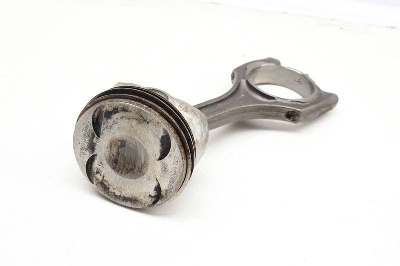 Piston w/ Connecting Rod 079107066EN — Used (SKU 637036)