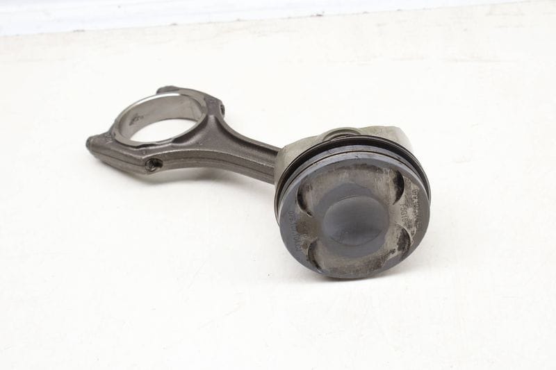 Piston w/ Connecting Rod 079107066EN — Used (SKU 637246)